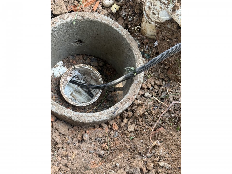 Desentupimento, de Esgoto Que Transbordava dentro 